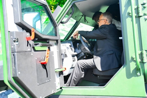 Le gouvernement renforce les capacités logistiques des FAD'H avec la remise de sept véhicules blindés