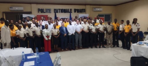 52 agents de la PNH certifiés formateurs en police communautaire grâce au soutien de l’OEA et du Canada