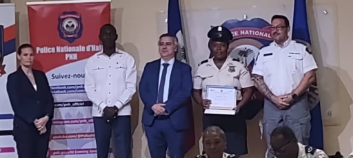 52 agents de la PNH certifiés formateurs en police communautaire grâce au soutien de l’OEA et du Canada