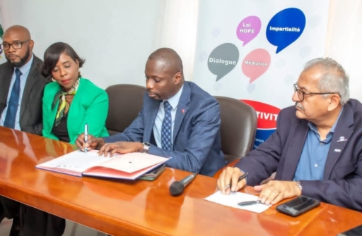 Industrie et emploi : le Congrès américain relance le programme HELP/HOPE pour Haïti 1 Industrie et emploi : le Congrès américain relance le programme HELP/HOPE pour Haïti