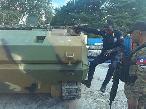 Haïti : la PNH se dote de véhicules blindés à chenilles pour intensifier la lutte contre les gangs