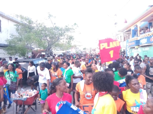 Les Cayes en liesse : Vèkèlè lance le carnaval 2026 en grande pompe