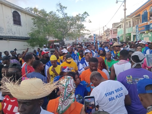 Les Cayes en liesse : Vèkèlè lance le carnaval 2026 en grande pompe