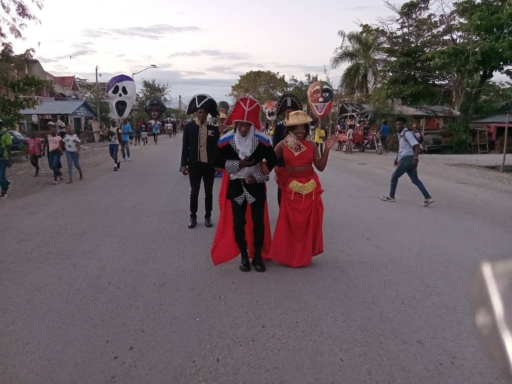 Les Cayes : une deuxième journée de carnaval haute en couleurs confirme l’engouement populaire