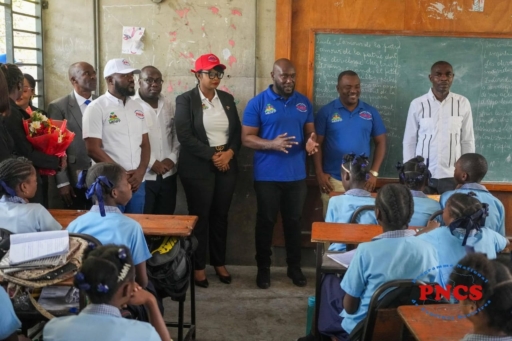 Canapé-Vert : le coordonnateur du PNCS, Lucson Philemond, inspecte la cantine de l’École nationale République des États-Unis