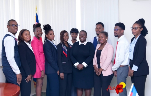 Insertion professionnelle : Stéphanie Smith reconduit dix stagiaires au Ministère du Tourisme