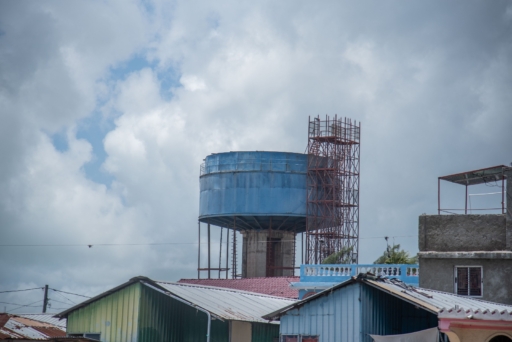 Tournée gouvernementale aux Cayes : cap sur l’eau potable avec la réhabilitation du réservoir de la Savane