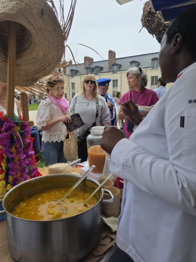 Avec la soupe "joumou", la cheffe Carline Jeanne Irantus fait découvrir la gastronomie haïtienne au Festival des Mets et des Mots 4 Avec la soupe "joumou", la cheffe Carline Jeanne Irantus fait découvrir la gastronomie haïtienne au Festival des Mets et des Mots