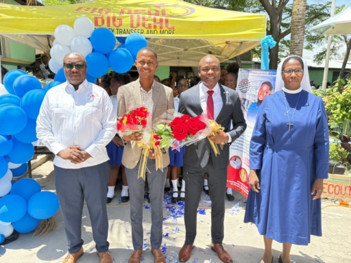 Le Collège Saint-Pierre Claver des gonaïves fait rayonner la 128e édition de Livres en Liberté 2 Le Collège Saint-Pierre Claver des gonaïves fait rayonner la 128e édition de Livres en Liberté