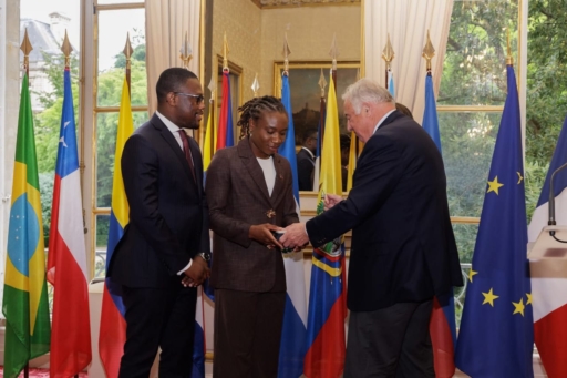 France : Au Sénat, Melchie Dumornay décorée sur proposition de l’ambassade d’Haïti