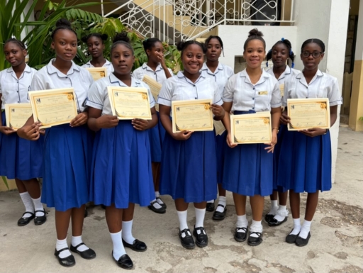 Le collège Saint-Pierre Claver des Gonaïves honore Clément II Benoît 2 Le collège Saint-Pierre Claver des Gonaïves honore Clément II Benoît
