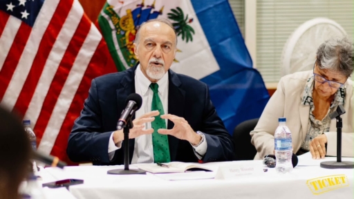 Diplomatie : pas de base militaire américaine à l'aéroport de Port-au-Prince, affirme Henry Wooster à l'heure de son départ d'Haïti