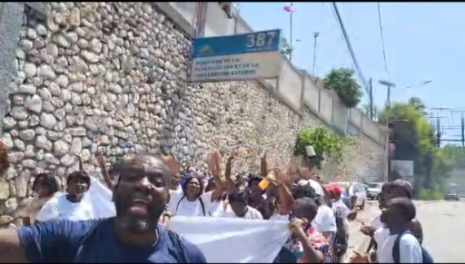 Haïti crise: Le CCSIHPE poursuit sa mobilisation dans la capitale pour défendre les petits commerçants