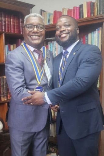 Leadership et engagement rotarien : Clément II BENOÎT intronise dix nouveaux membres au Rotary E-Club de Cotonou Empowerment