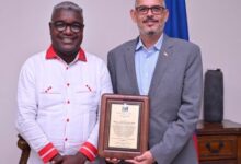 La Bibliothèque Georges Castera de Limbé remet une plaque d’honneur au Premier ministre Alix Didier Fils-Aimé