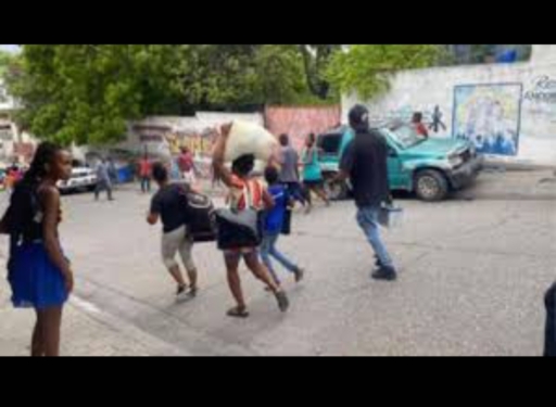 Tension à Carrefour-Feuilles : Fuite massive des habitants face à l’escalade de violence