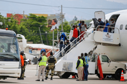 USA-Migration: Donald Trump passe de la parole aux actes, une première vague de déportés a atterri en Haïti