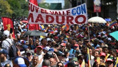 Venezuela : des milliers de partisans de Nicolás Maduro manifestent pour denoncer son inculpation pars les États-Unis et réclamer sa libération