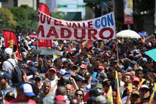 Venezuela : des milliers de partisans de Nicolás Maduro manifestent pour denoncer son inculpation pars les États-Unis et réclamer sa libération