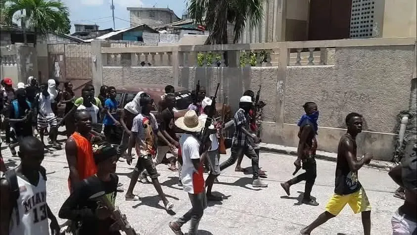 Mirebalais: des gangs armés imposent leur présence à la fête patronale de Saint Louis Roi de France